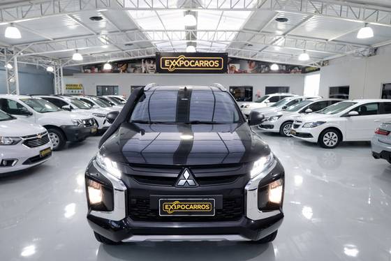 MITSUBISHI L200 TRITON 2.4 16V TURBO DIESEL SPORT HPE-S CD 4P 4X4 AUTOMÁTICO MITSUBISHI L200 TRITON 2.4 16V TURBO DIESEL SPORT HPE-S CD 4P 4X4 AUTOMÁTICO